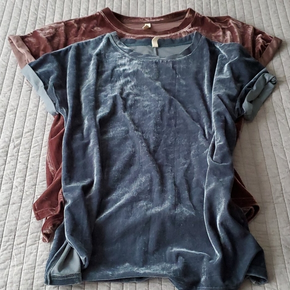 LOT OF 2 Crushed Velvet Relaxed Short Sleeve Tops - Picture 4 of 7